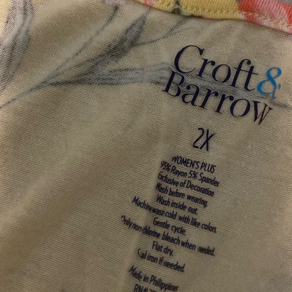 Croft and Barrow 2XL light yellow sleeveless floral top - Picture 3 of 4
